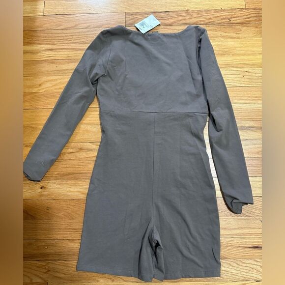 Forever 21 | Fitted Long-Sleeve Romper - Picture 6 of 6